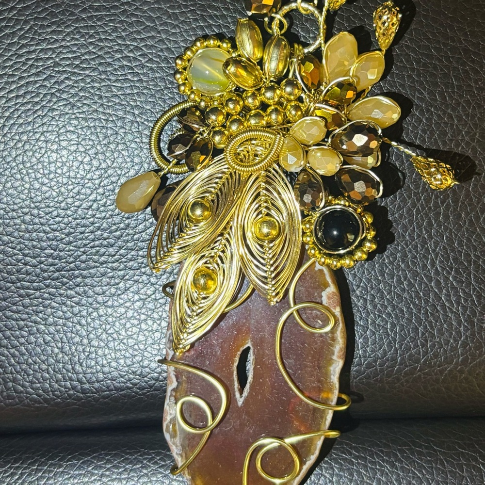 Elegant Gold and Brown Pendant Necklace